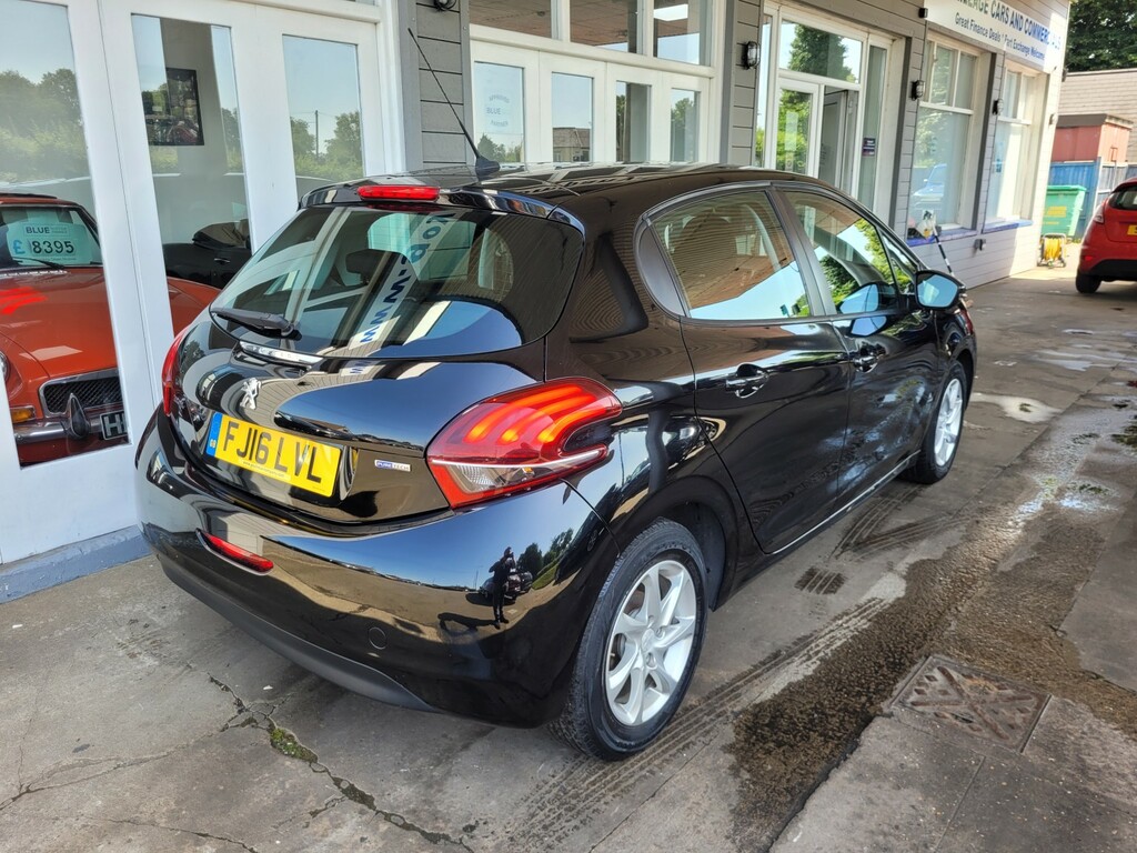 Peugeot 208 1.2 Puretech Active Black #4