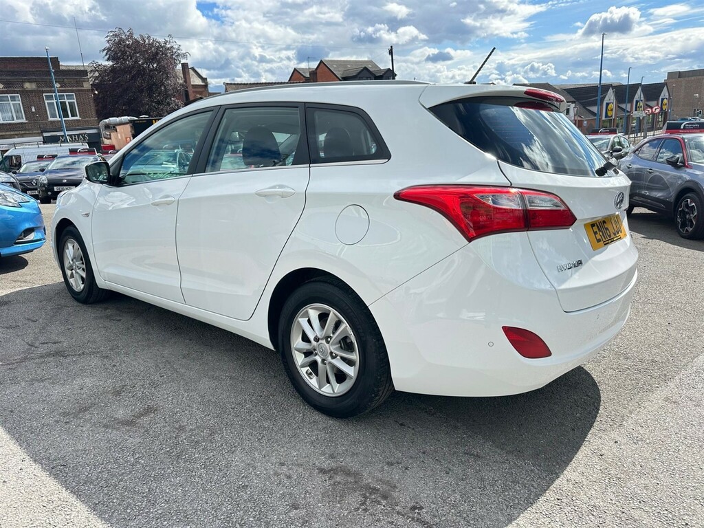 Hyundai I30 1.6 Crdi Blue Drive Se Tourer Euro 6 Ss White #6