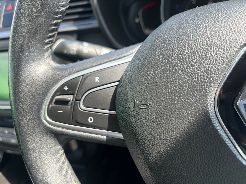 Renault Kadjar  Red #25