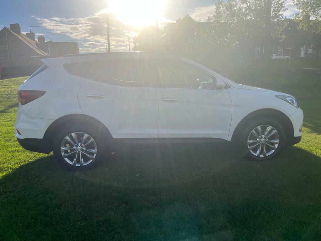 Hyundai Santa Fe 2.2 Crdi Blue Drive Premium 4Wd Euro 6 S S NU66EOO White #2