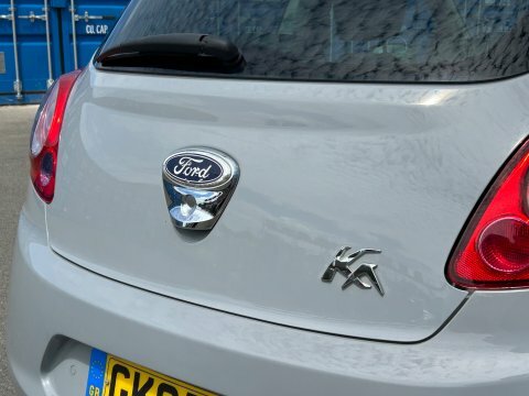 Ford KA Titanium Panoramic Roof Grey #6