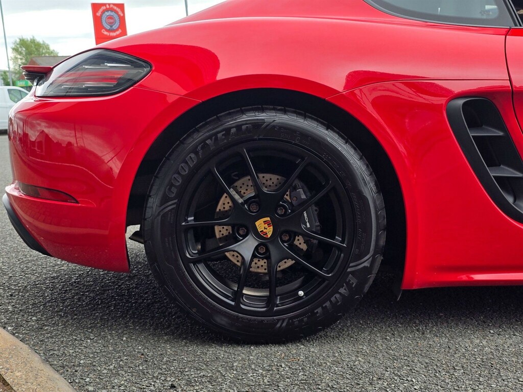 Porsche 718 Cayman Coupe White #33
