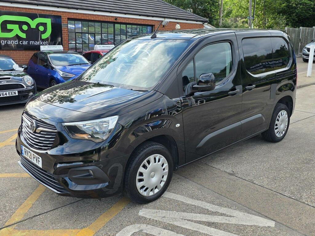 Vauxhall Combo 1.5 Turbo D 2300 Sportive L1 H1 Euro 6 Black #2