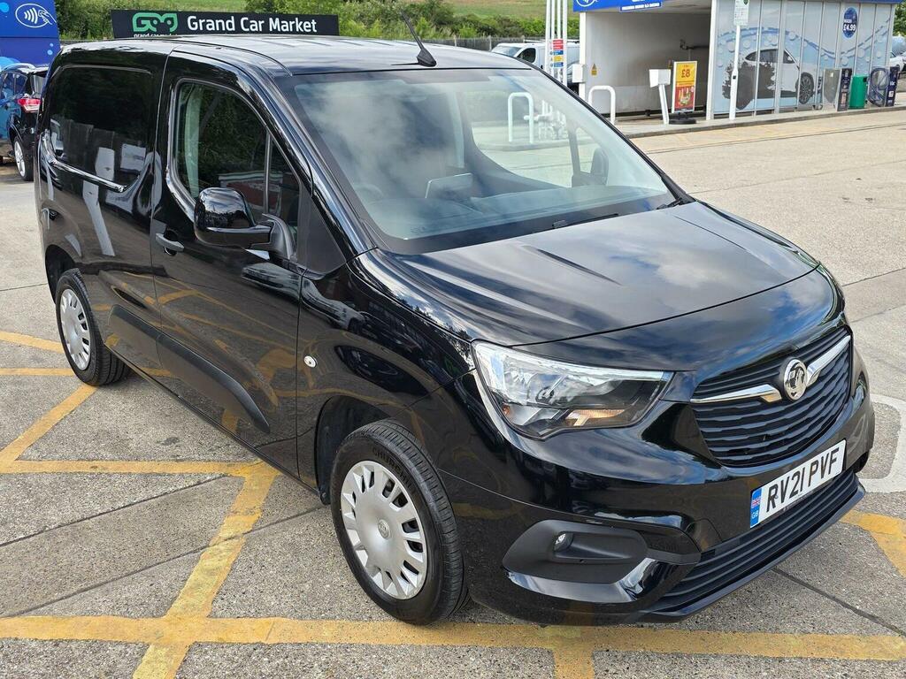 Vauxhall Combo 1.5 Turbo D 2300 Sportive L1 H1 Euro 6 Black #3