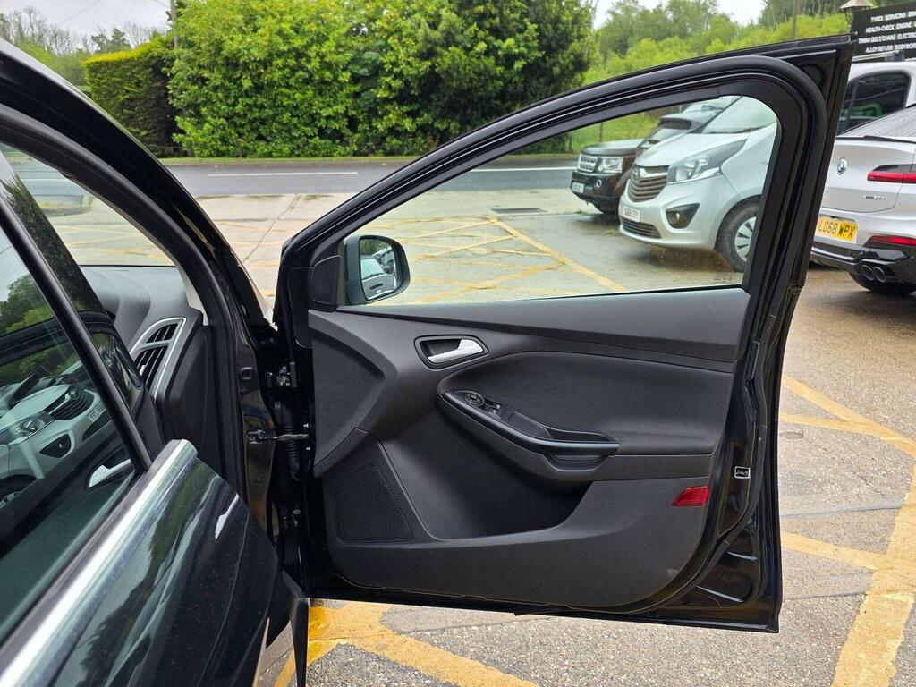 Ford Focus Hatchback Silver #105