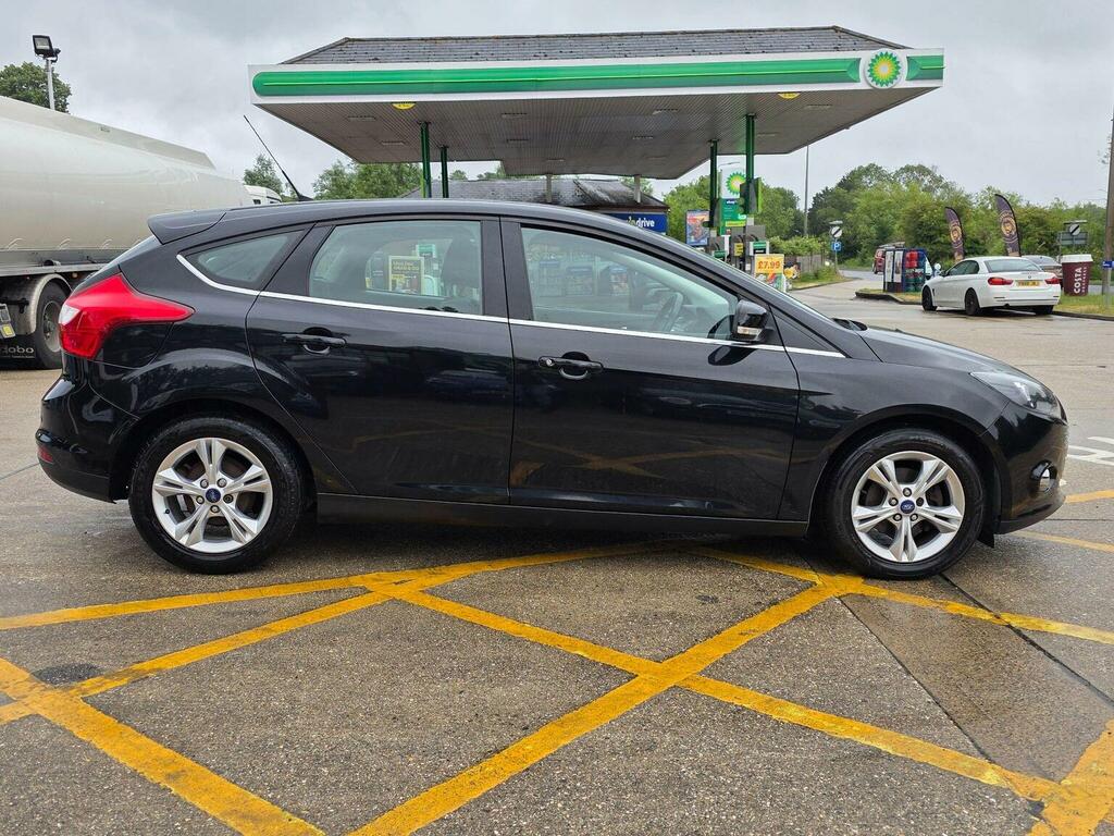 Ford Focus Hatchback Silver #12