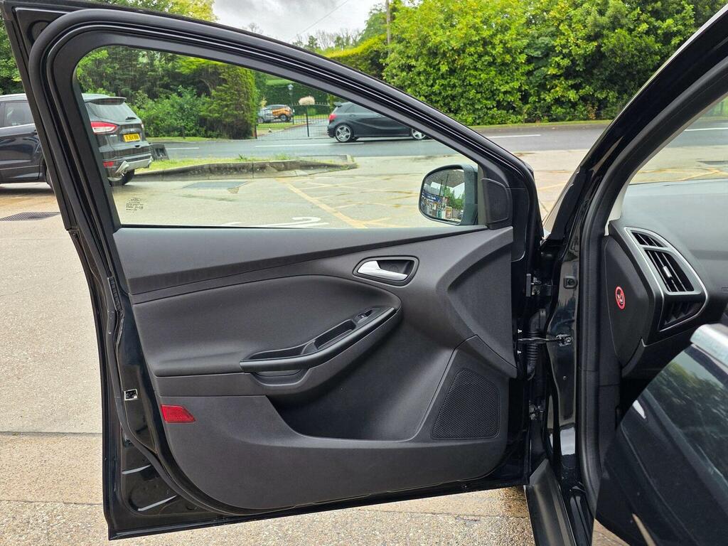 Ford Focus Hatchback Silver #104