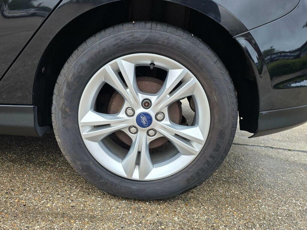 Ford Focus Hatchback Silver #108
