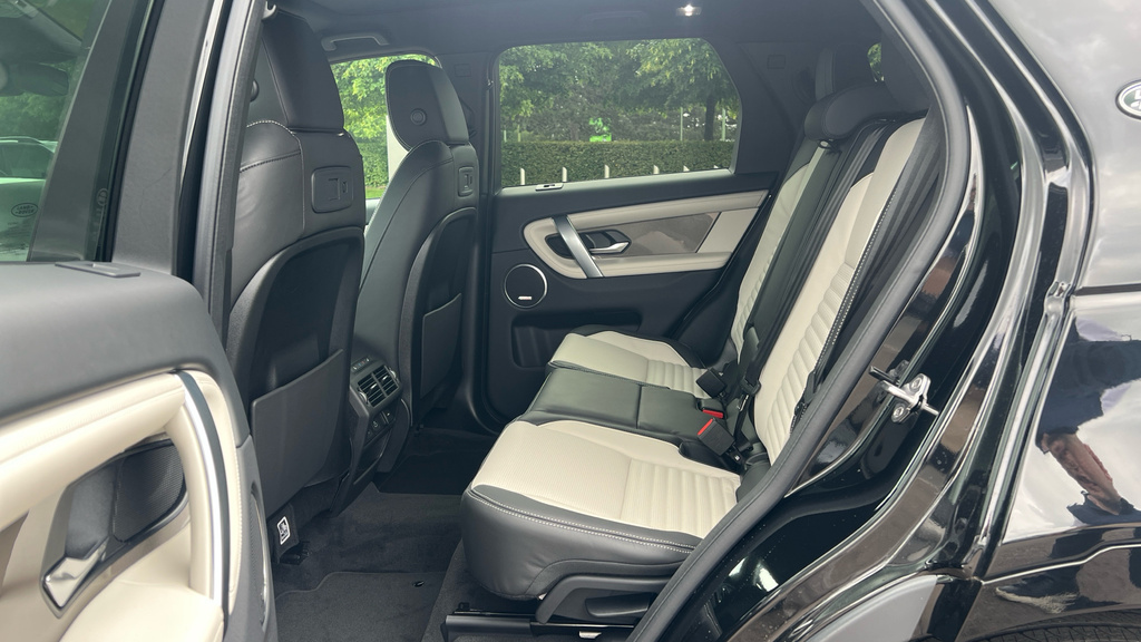 Land Rover Discovery Sport Metropolitan Black #5