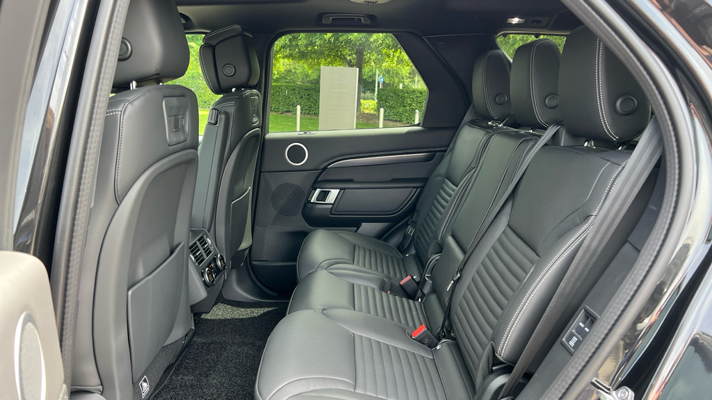 Land Rover Discovery Metropolitan Edition Black #5