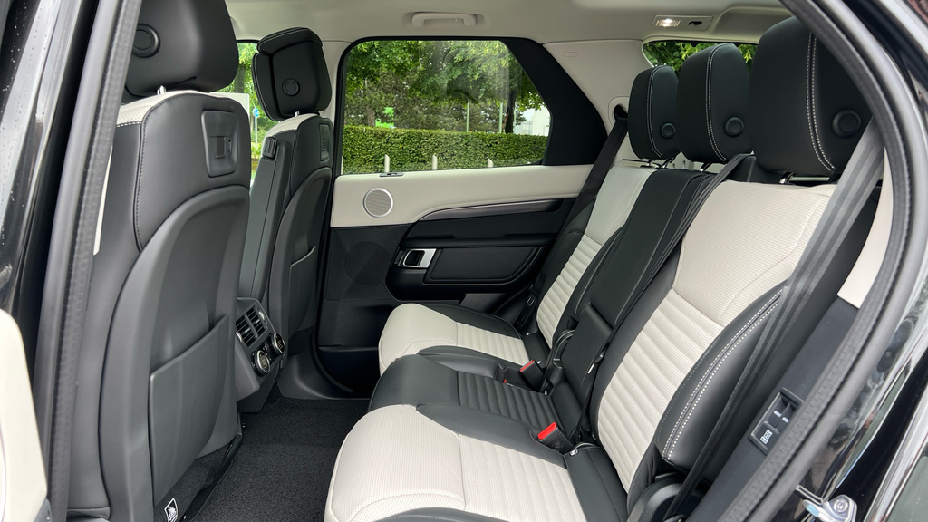 Land Rover Discovery Metropolitan Edition Black #4