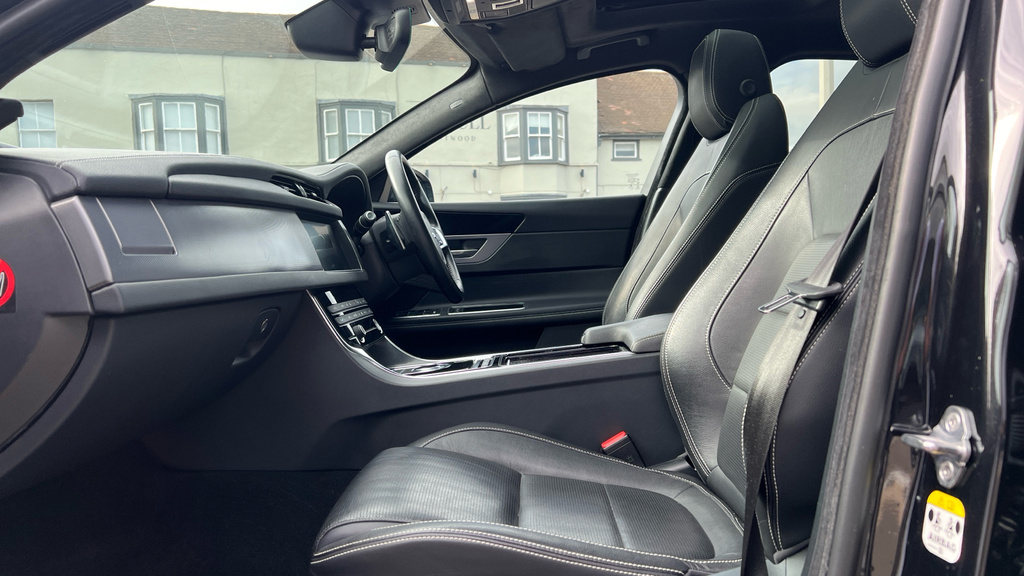 Jaguar XF R-sport Black #3