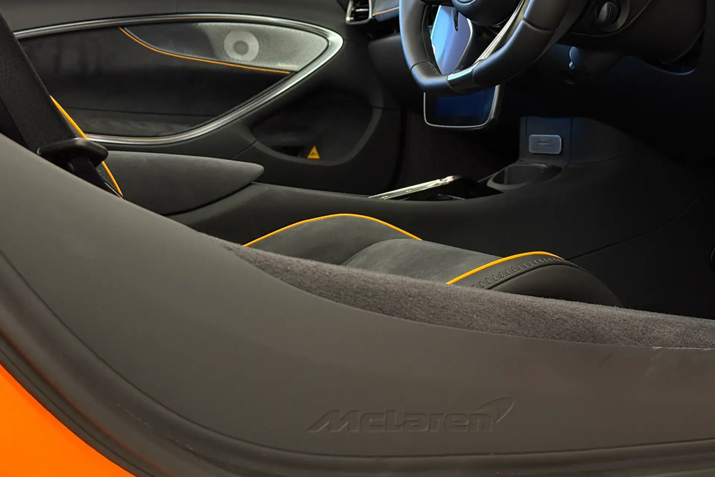 McLaren Artura V6 Phev 700 Ssg RJ25DKK Red #10