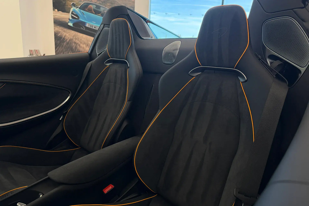 McLaren Artura V6 Phev 700 Ssg RJ25DKK Red #30