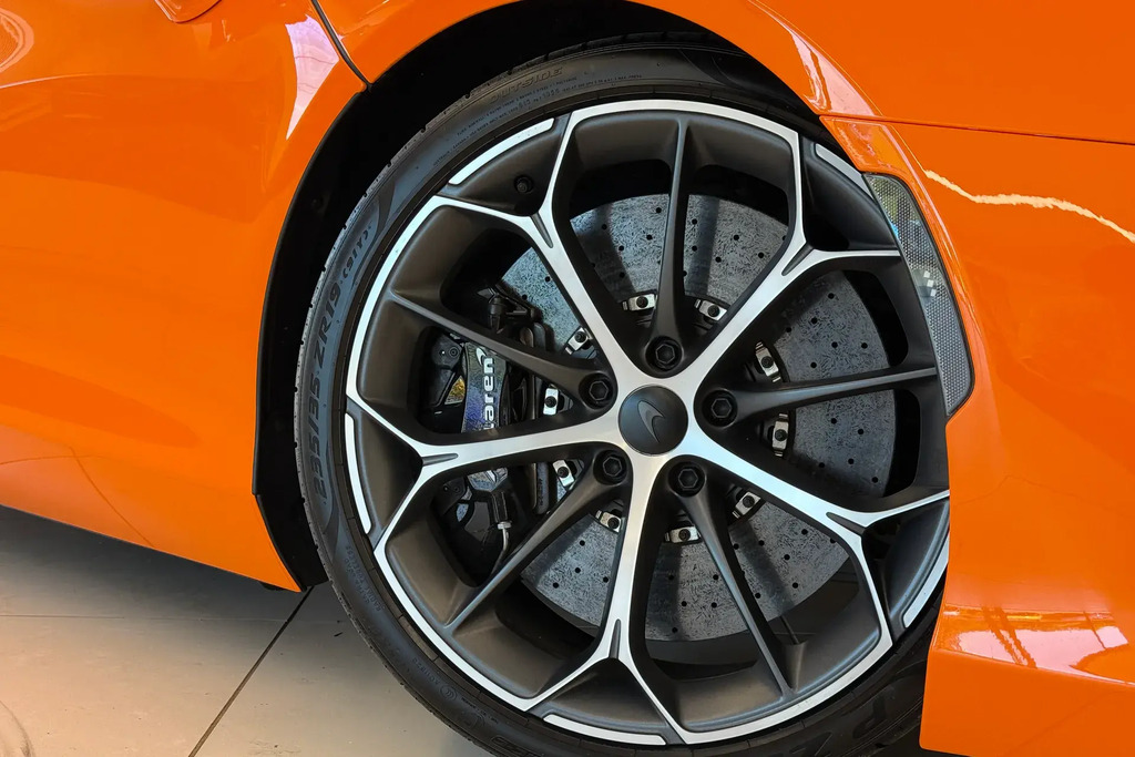 McLaren Artura V6 Phev 700 Ssg RJ25DKK Red #31
