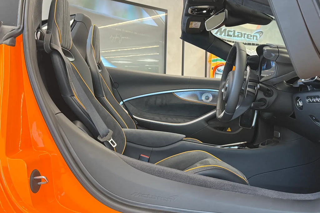 McLaren Artura V6 Phev 700 Ssg RJ25DKK Red #32