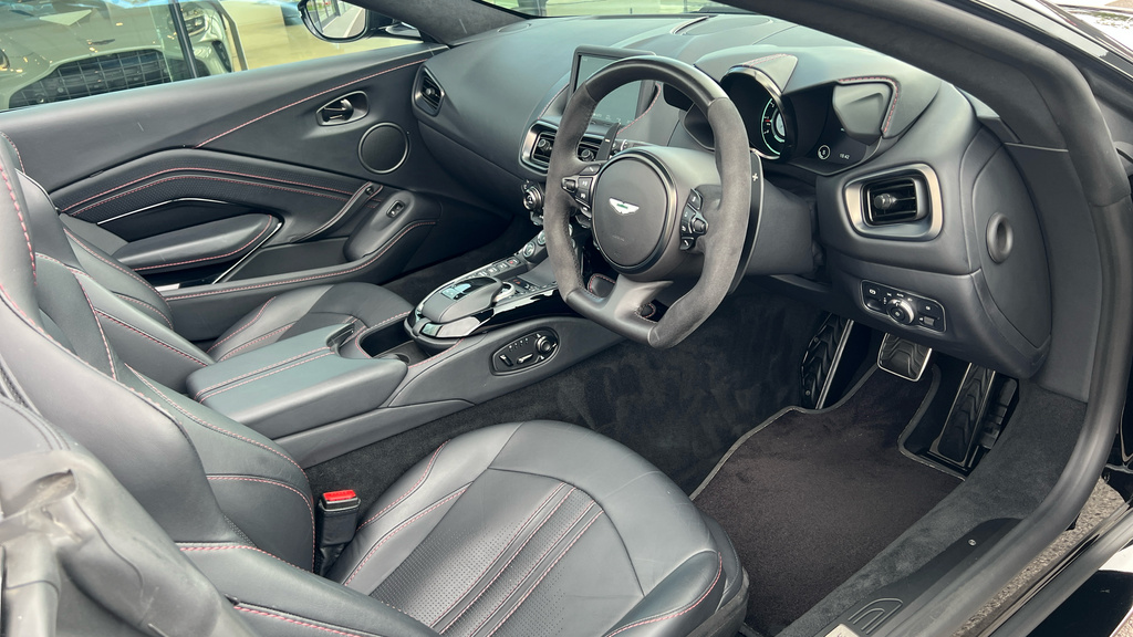 Aston Martin V8 Vantage Roadster Roadster Black #3