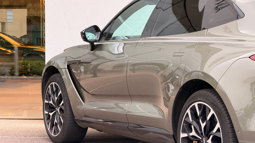 Aston Martin DBX V8 550 Green #27