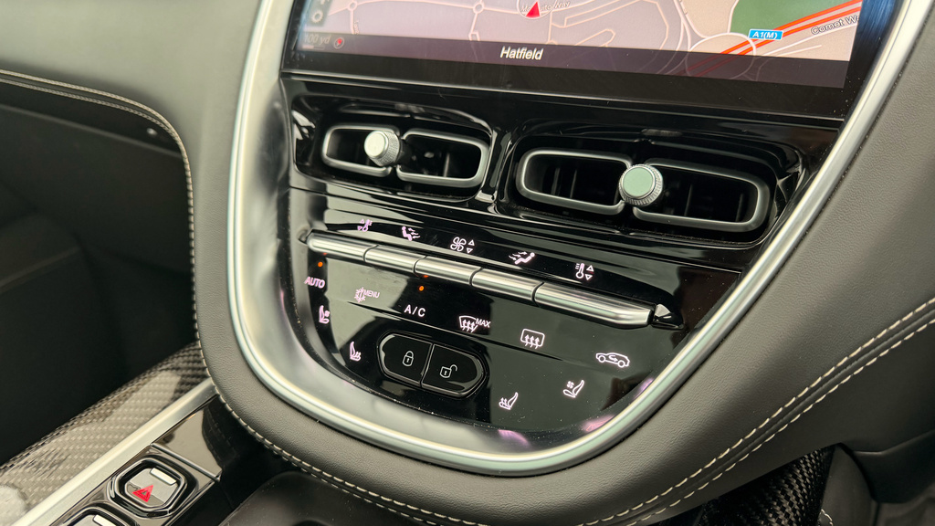 Aston Martin DBX V8 550 Green #42