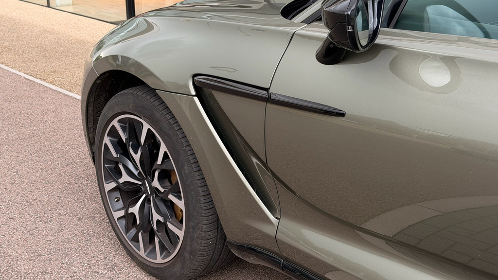 Aston Martin DBX V8 550 Green #9