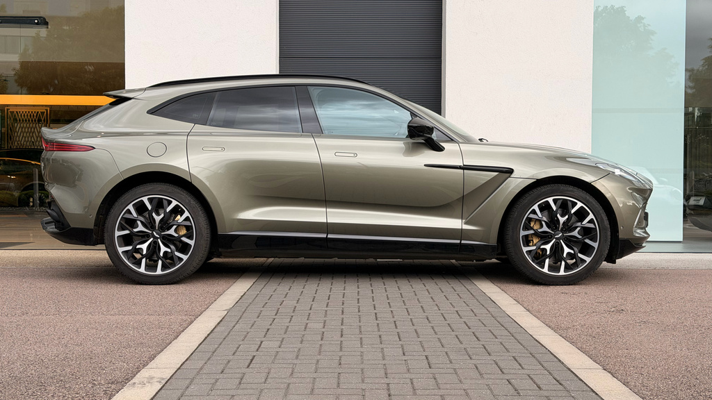 Aston Martin DBX V8 550 Green #15