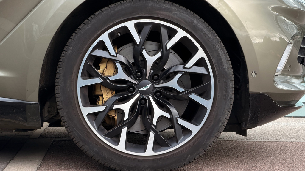 Aston Martin DBX 4.0L V8 550 Grey #4