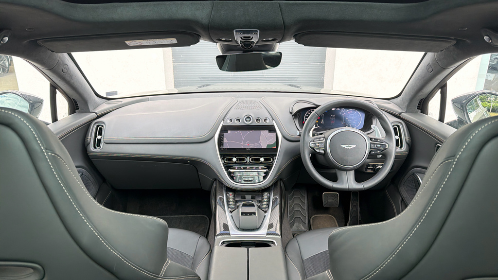 Aston Martin DBX V8 550 Green #10