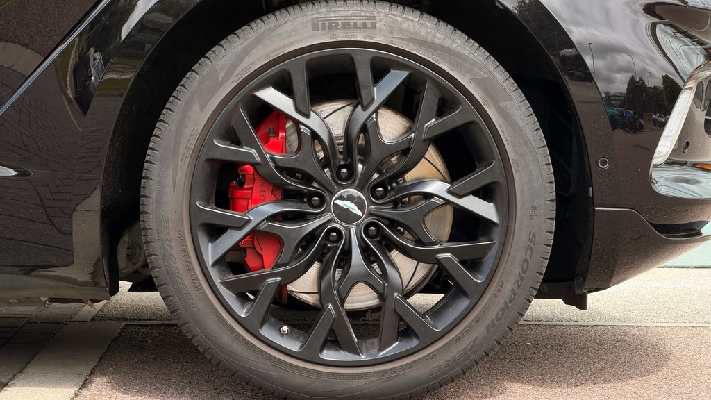 Aston Martin DBX V8 550 Black #4