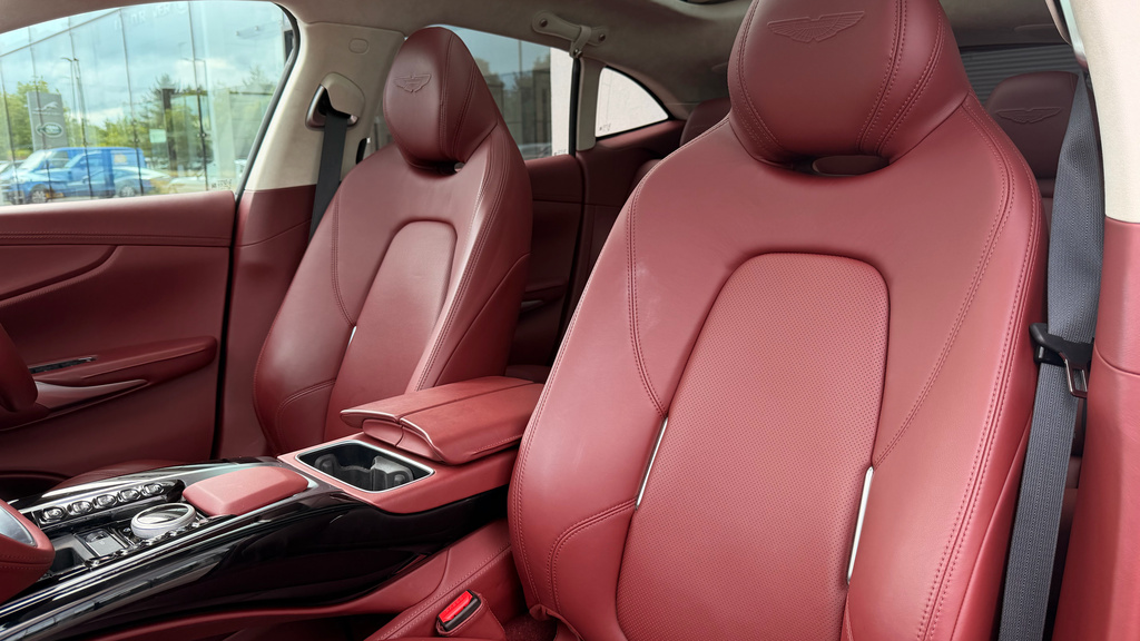 Aston Martin DBX V8 550  #49