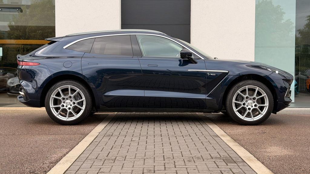 Aston Martin DBX V8 550  #15