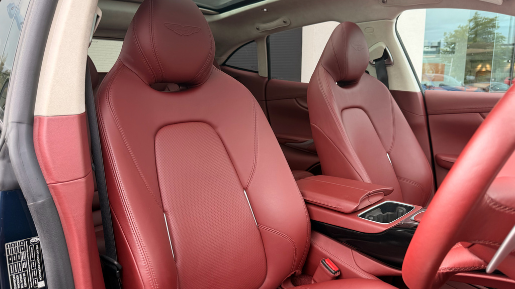 Aston Martin DBX V8 550  #12