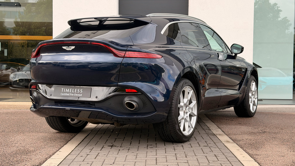 Aston Martin DBX V8 550  #33
