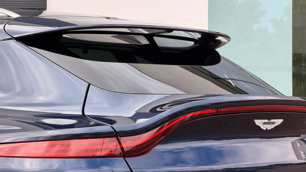 Aston Martin DBX V8 550  #31