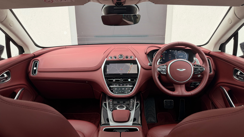 Aston Martin DBX V8 550  #10