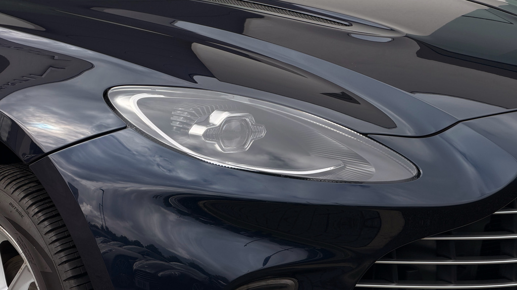 Aston Martin DBX V8 550  #17