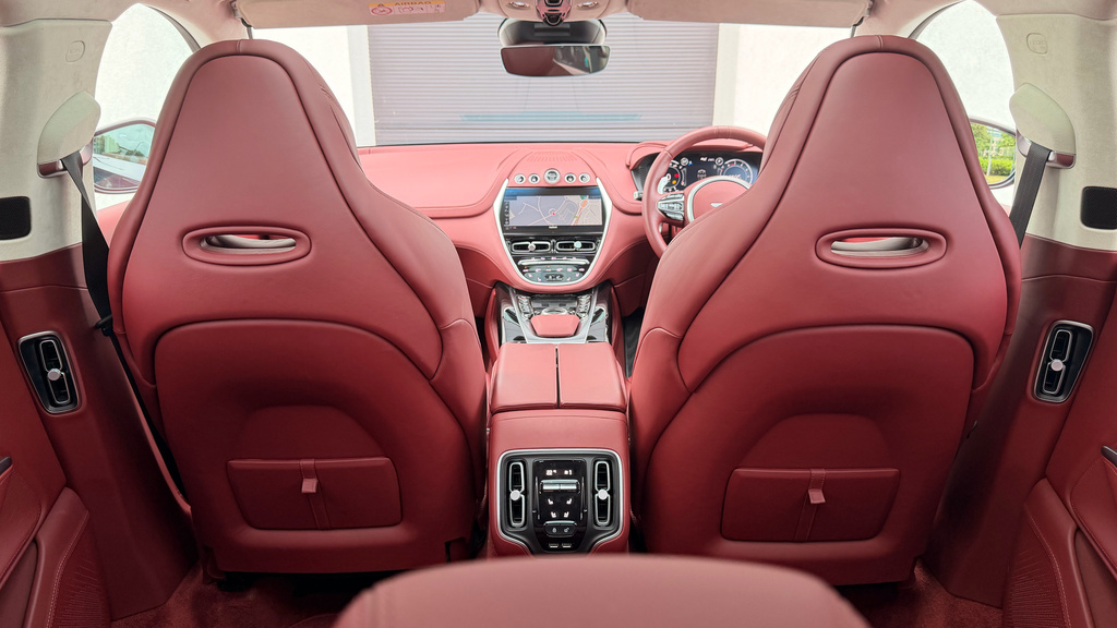 Aston Martin DBX V8 550  #54