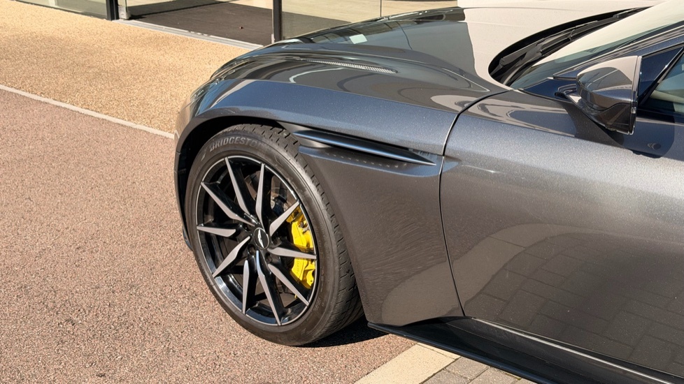 Aston Martin DB11 4.0L V8 Coupe Red #9