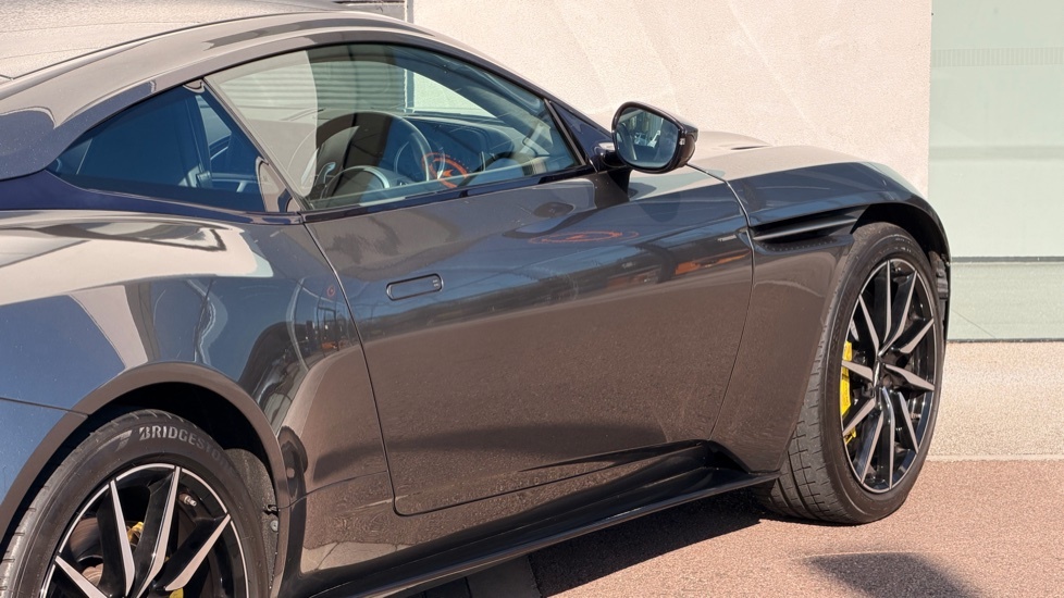 Aston Martin DB11 4.0L V8 Coupe Red #32