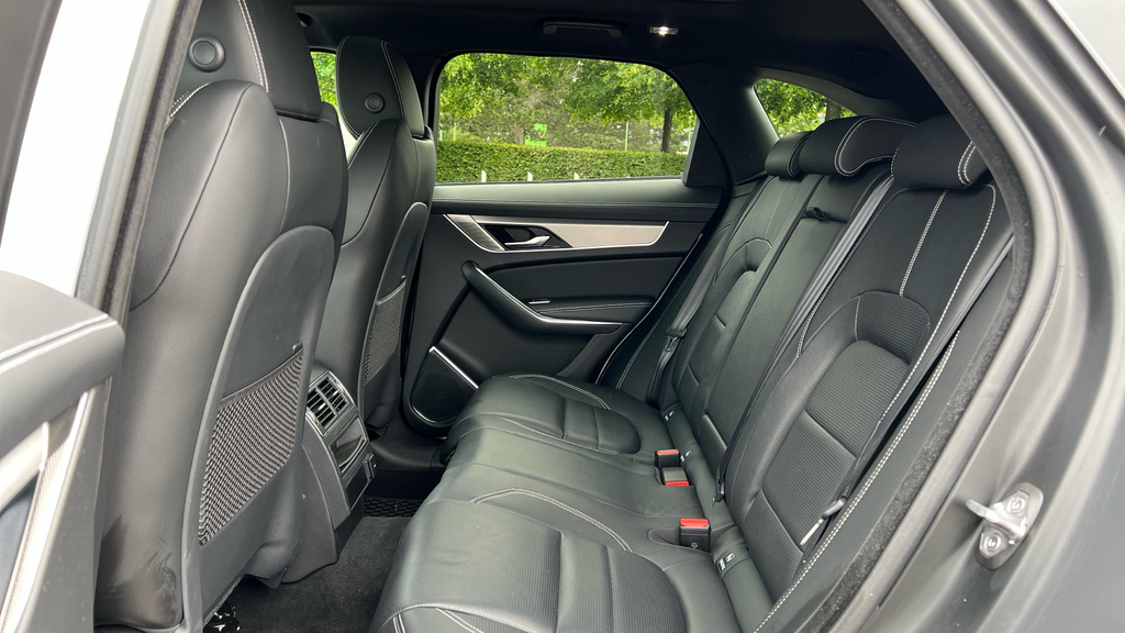 Jaguar F-Pace R-dynamic Se White #4