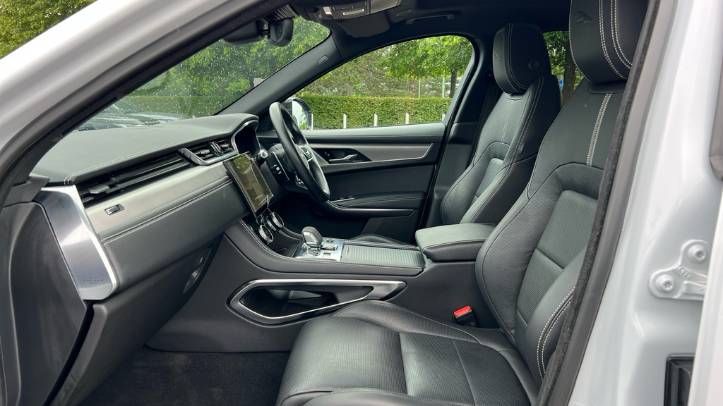 Jaguar F-Pace R-dynamic Se White #3