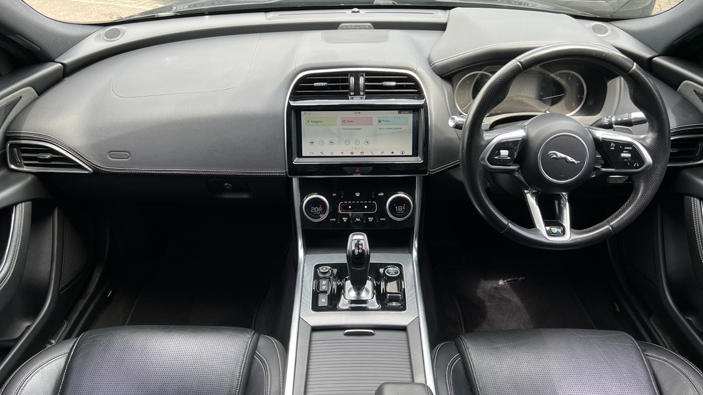 Jaguar XE R-dynamic S White #8