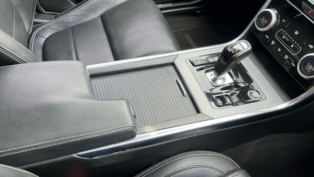 Jaguar XE R-dynamic S White #24