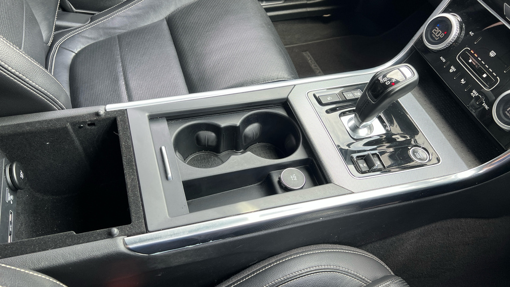 Jaguar XE R-dynamic S White #25
