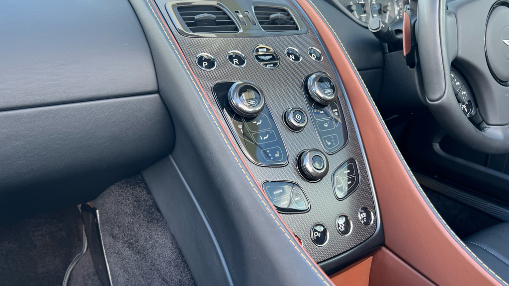 Aston Martin Vanquish V12 Black #28