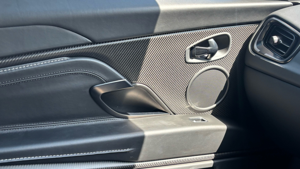 Aston Martin DB11 V8 Silver #25