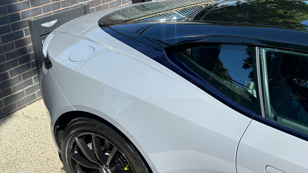 Aston Martin DB11 V8 Silver #17