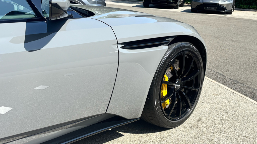 Aston Martin DB11 V8 Silver #9