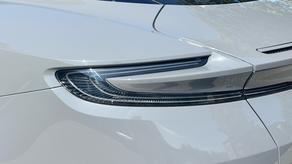 Aston Martin DB11 V8 Silver #21