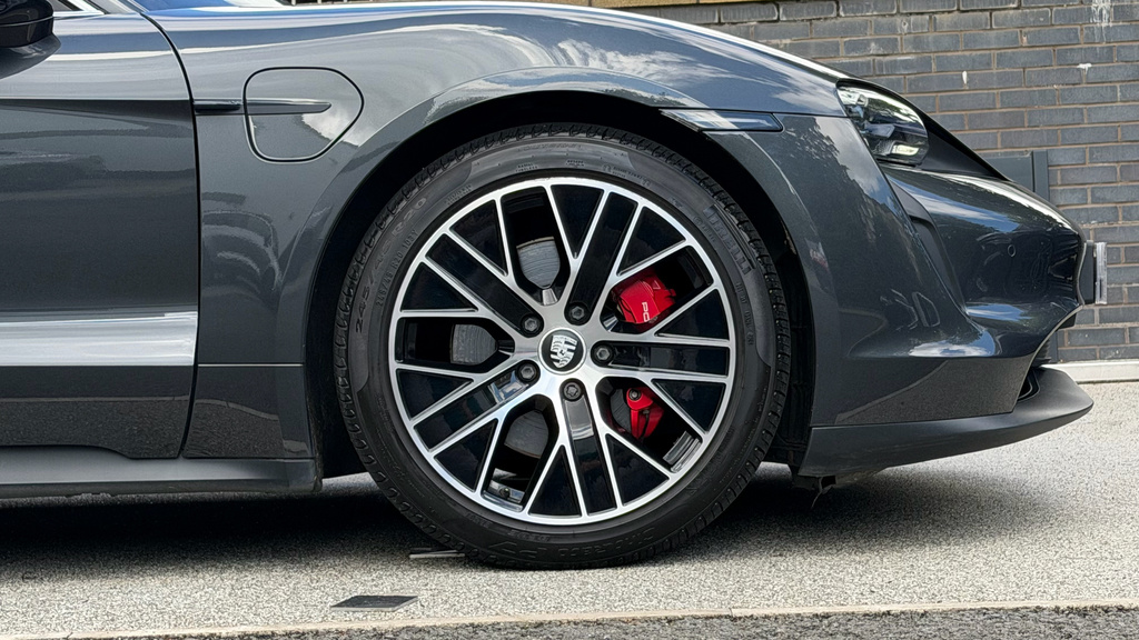 Porsche Taycan 390Kw 4S SW70SKX Grey #4