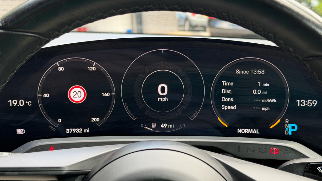 Porsche Taycan 390Kw 4S SW70SKX Grey #6